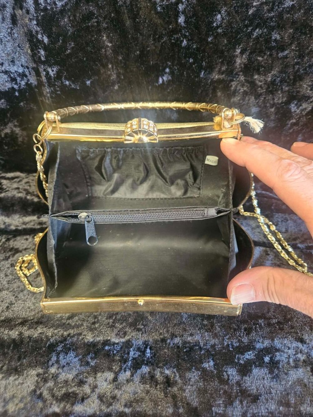 Vintage Gold Textured Metal Frame Evening Purse - Picture 5 of 6